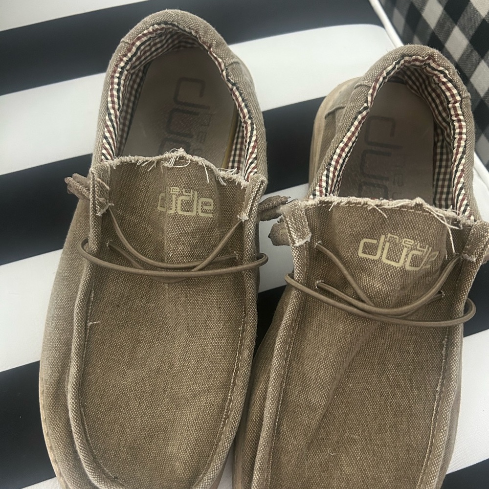 hey Dude size 10.